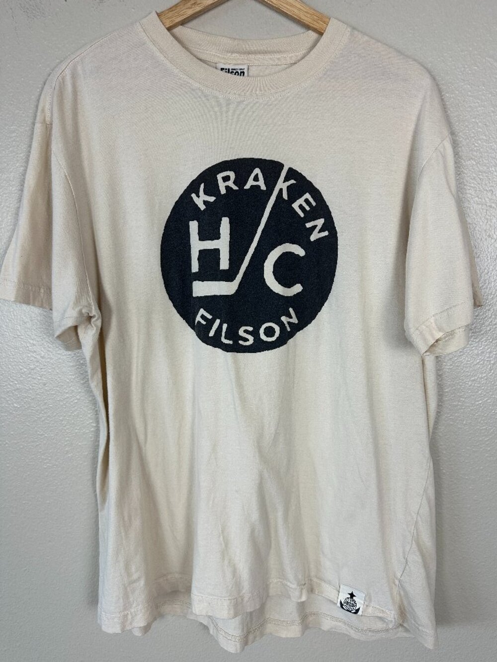 Filson Seattle Kraken Graphic T-Shirt Men’s Large Off-White Cotton Hockey